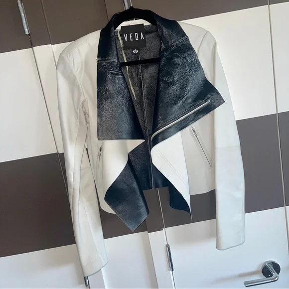 VEDA White & Black Flap Leather Jacket Size Medium - Picture 3 of 15